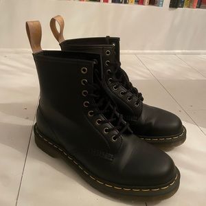 BARELY WORN 1490 Vegan doc marten combat boots size 11